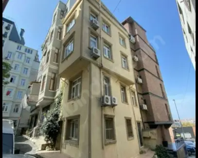 PERA BÖLGESİNDE KOMPLE BİNA YATIRIMLIK FIRSAT