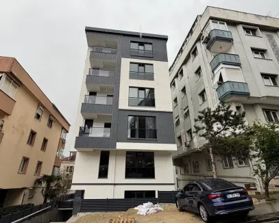 GAYRETTEPE'DE METRO YANI, OTOPARKLI, 133 M2 MANZARALI 3+1 DAİRE