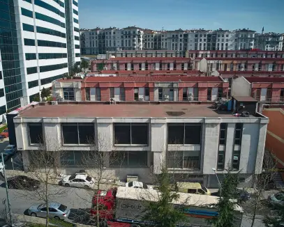 GİYİMKENT'E 2.400 M2 KAPALI ALANLI KÖŞE PARSEL TİCARİ BİNA