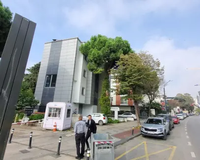 CEMİL TOPUZLU CADDESİNDE SATILIK MÜSTAKİL BAHÇELİ KUPON BİNA