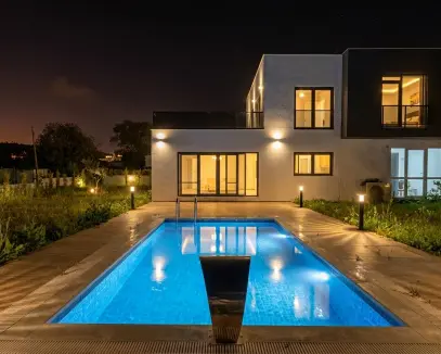 1313409891 Foça Kozbeyli'de Doğayla İç İçe Özel Havuzlu Villa