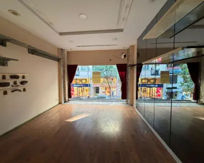 Vali Konağı Caddesi'nde Pasaj içi, 1.Kat Kiralık Dükkan