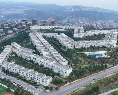 35.SOKAK SİTESİ KİRALIK 3+1 BODRUMLU BAHÇELİ TRİPLEKS PERGOLELİ