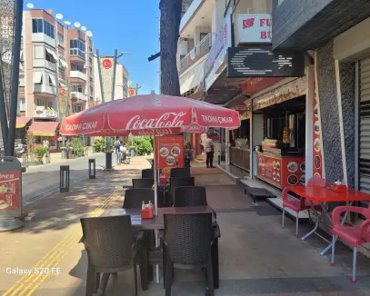 MENEMEN ESATPAŞADA LİSE YOLU ÜZERİNDE DEVREN KİRALIK DÜKKAN