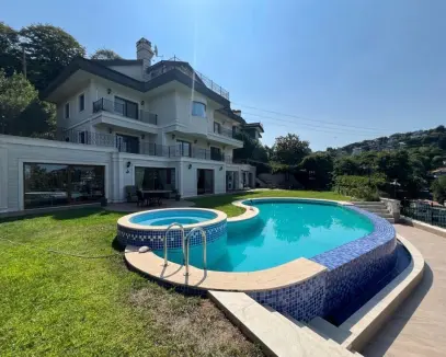 Acarkent'te 1500m² Arsa İçinde, Önü Açık Satılık Malikane