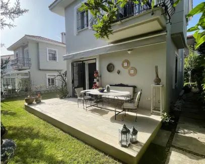 ALAÇATI ÇAMLIK YOL KİRALIK 3+1 HAVUZLU VİLLA