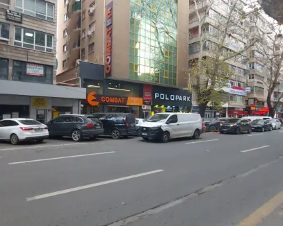 NECATİBEY CADDESİ ÖN CEPHEDE TABELA DEĞERİ YÜKSEK 2+1 MUTFAK+WC