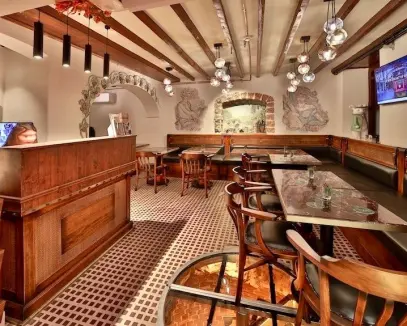 BEYOĞLU ASMALIMESCİT RUHSATLI FIRSAT RESTORANT VE OTEL BİNASI