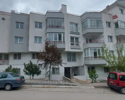 Ahi Mesut bulvara yakın geniş 2+1 bakımlı daire