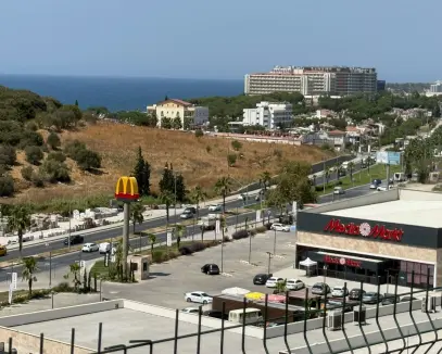 KUŞADASINDA MERKEZİ LOKASYON SATILIK 2+1 ÖNÜ AÇIK FERAH DAİRE
