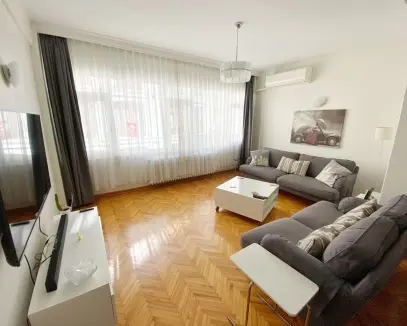 Bomonti'de Eşyalı Temiz 2+1 Ara Kat Kiralık Daire