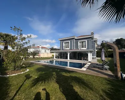 Tulipa Villaları Satılık 2100 m² Göl Manzaralı Havuzlu Villa