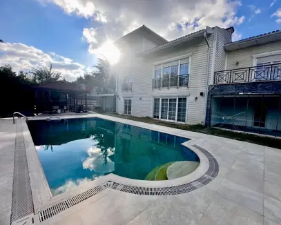 İstanbul Ardıçlı Evler Satılık Tam Müstakil Havuzlu 7+2 Villa