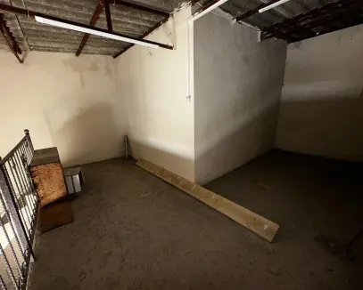 MENEMENDE MERKEZİ KONUMDA SATILIK DÜKKAN