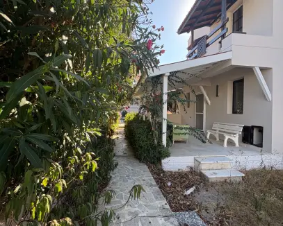 ÇEŞME'DE DENİZE YÜRÜME MESAFESİ SATILIK 3+1