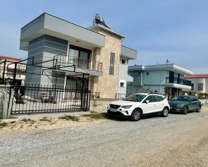 KUŞADASI GÜZELÇAMLI SATILIK MÜSTAKİL TRİPLEX VİLLA