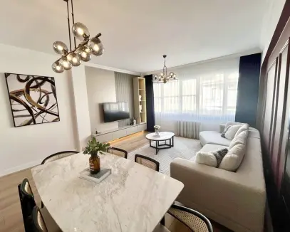 Sıracevizler Caddesinde, Metroya Yakın Özel Tasarım 2+1 Daire