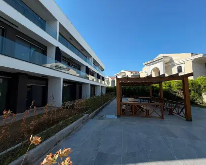İZMİR SASALI PASSA RIVA SİTESİNDE KİRALIK 1+1 SIFIR LÜKS DAİRE