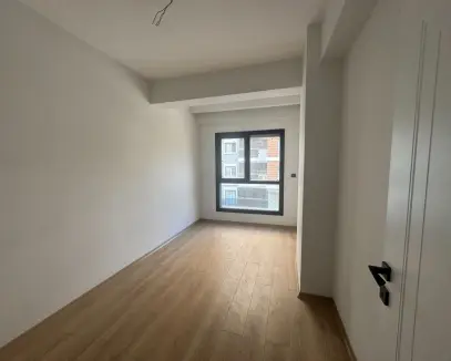 Çiğlide 2+1 Konfor Zirvede! Yerden Isıtmalı Kapalı Otoparklı
