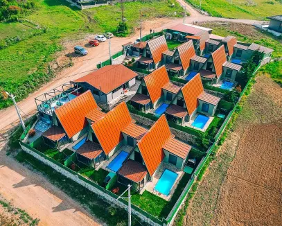 KARAMÜRSELDE YÜKSEK GETİRİLİ 10 VİLLALI TESİS